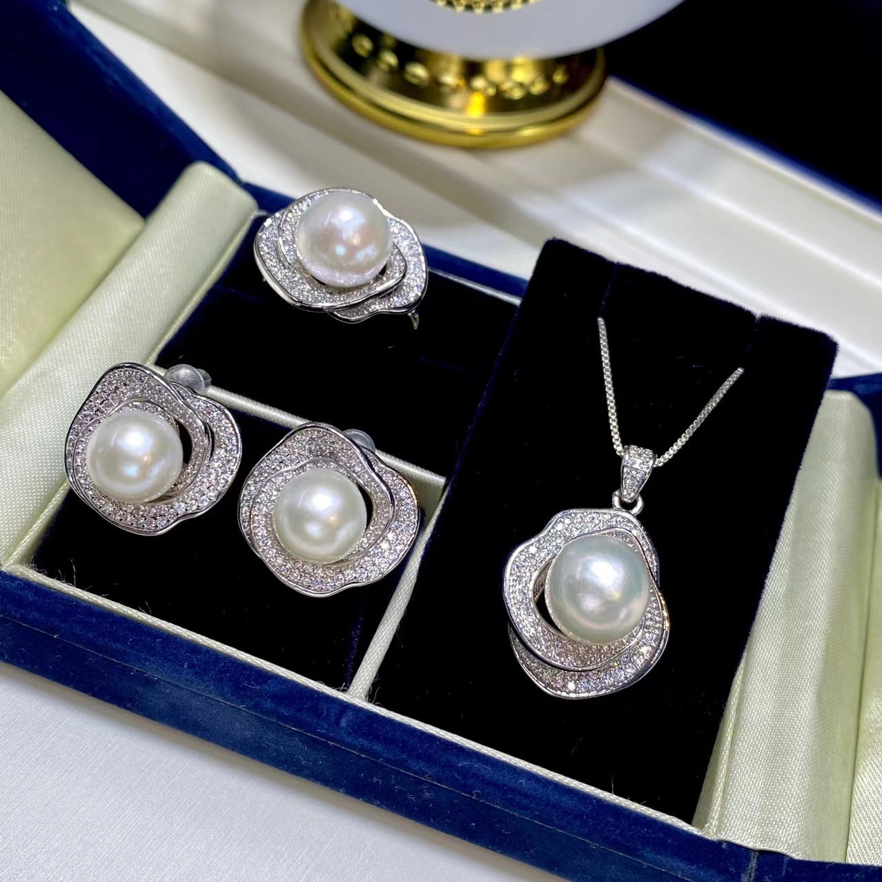 (J052)   Flower pearl set--pendant & ring & earrings