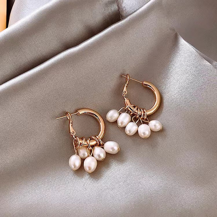 (E014)  pearls earrings