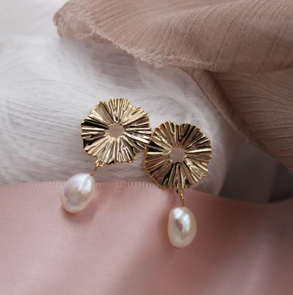 (E013)  Simple baroque style fresh water peral earring