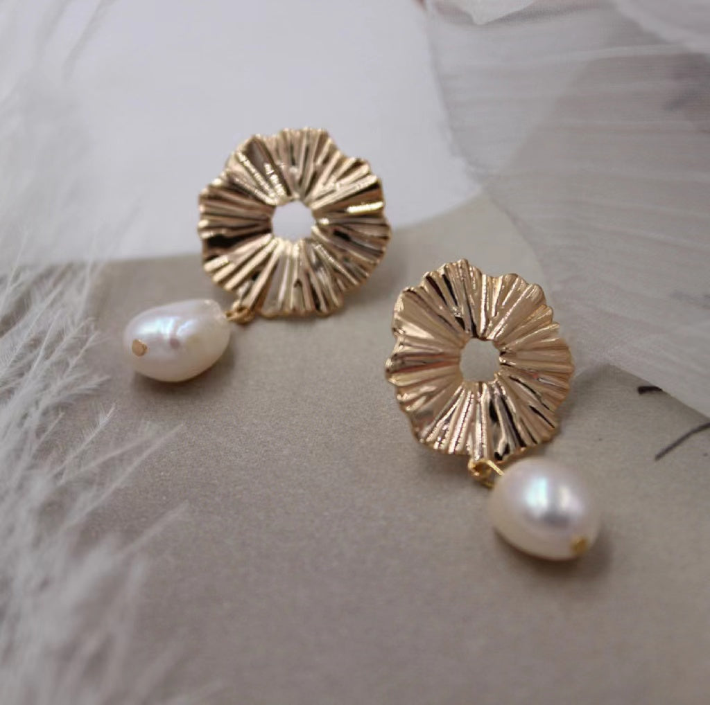 (E013)  Simple baroque style fresh water peral earring