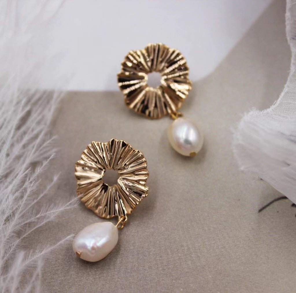(E013)  Simple baroque style fresh water peral earring