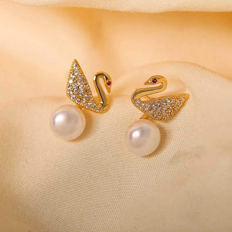 (E011)  Swan pearl earring