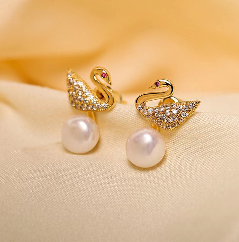 (E011)  Swan pearl earring