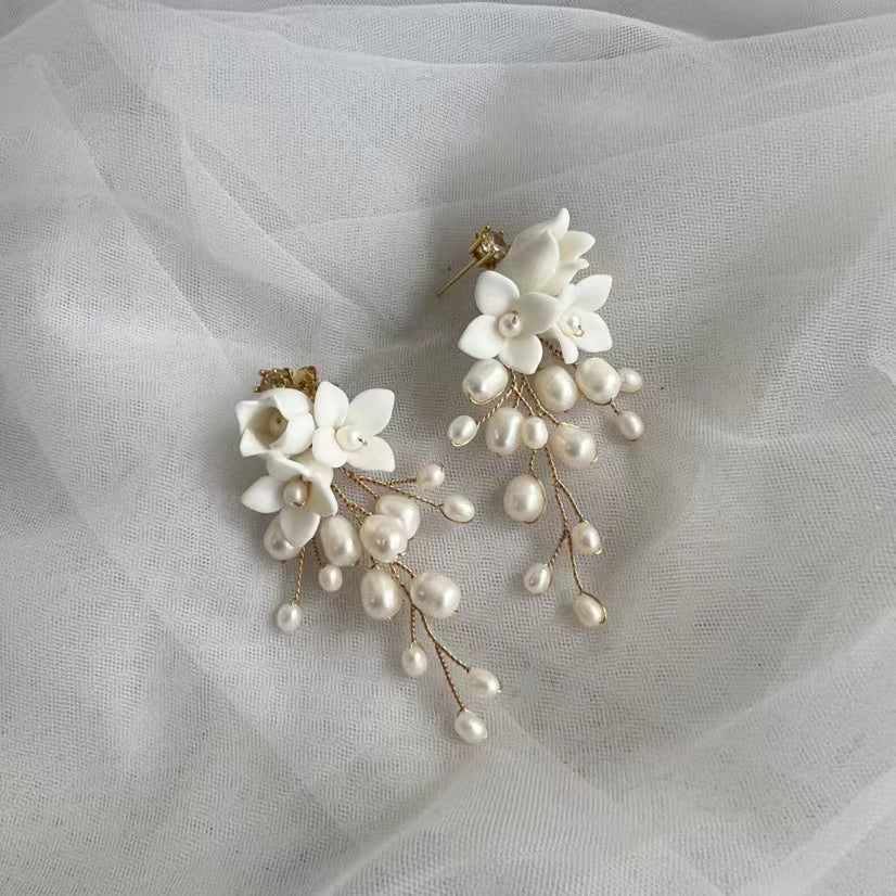 (E010)  lily pearl errings