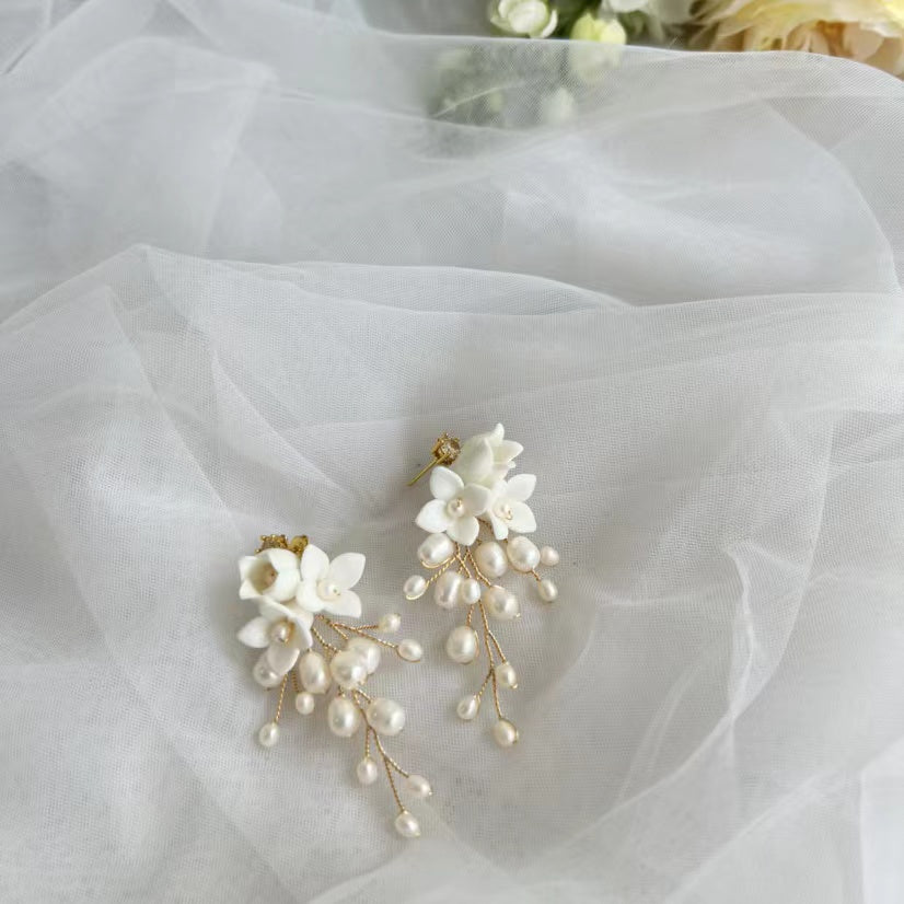 (E010)  lily pearl errings