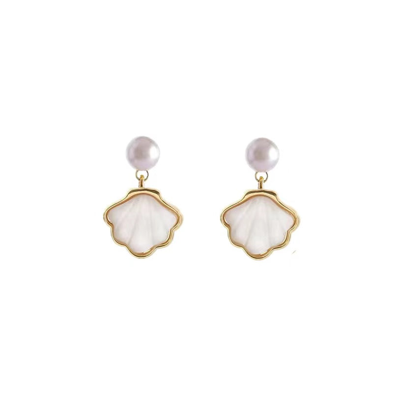 (E009)  White shell pearl earring