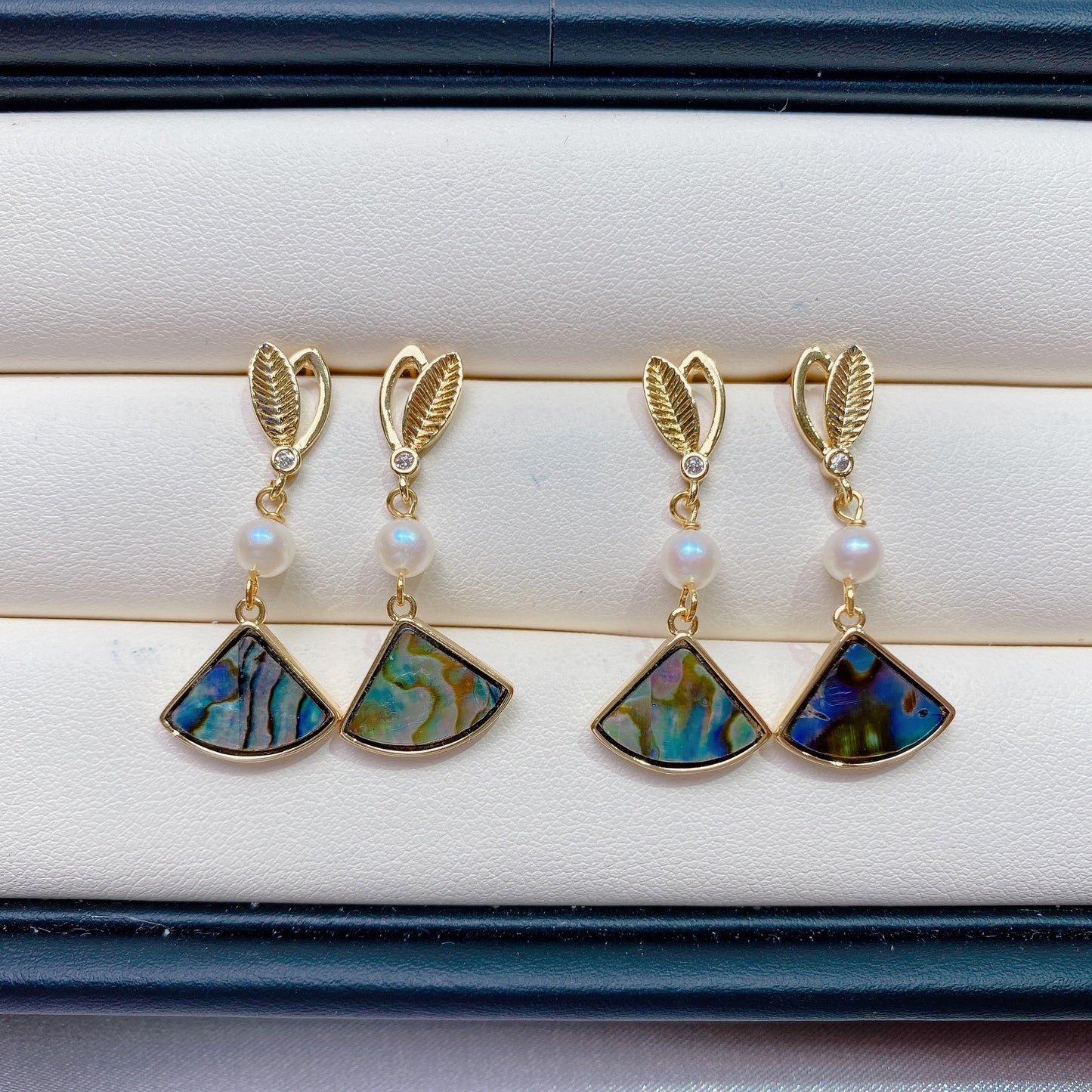 (E007)  Pearl earring