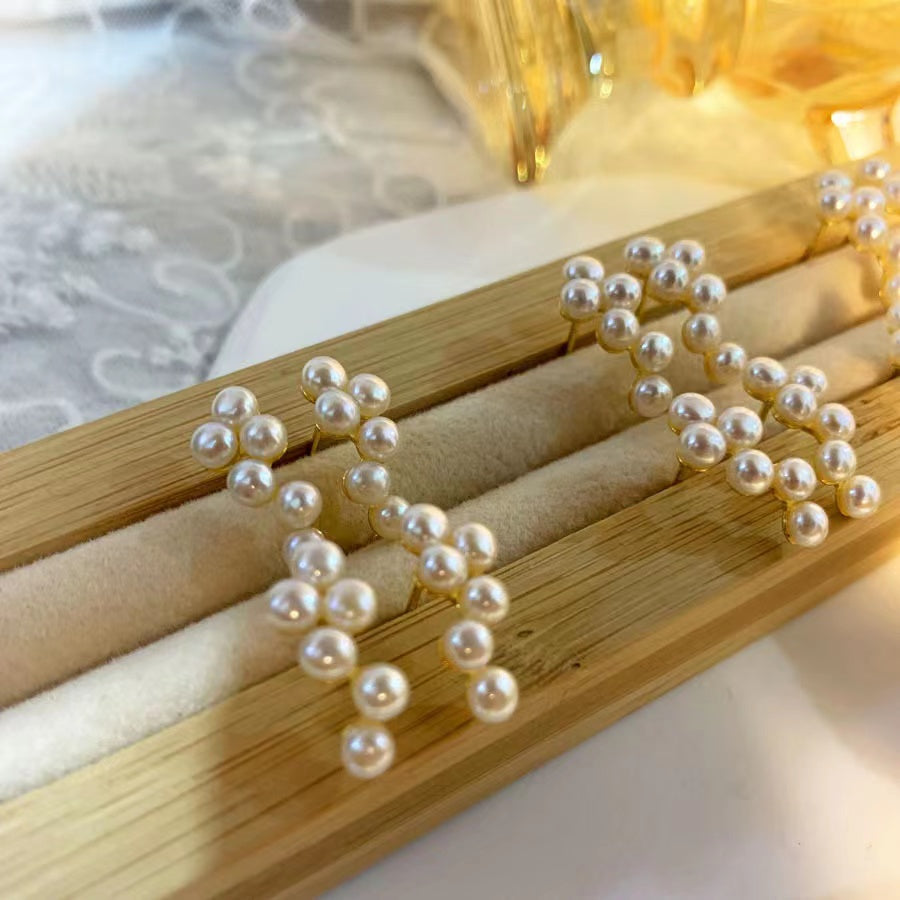 (E005)  Grapelet pearl earring stud