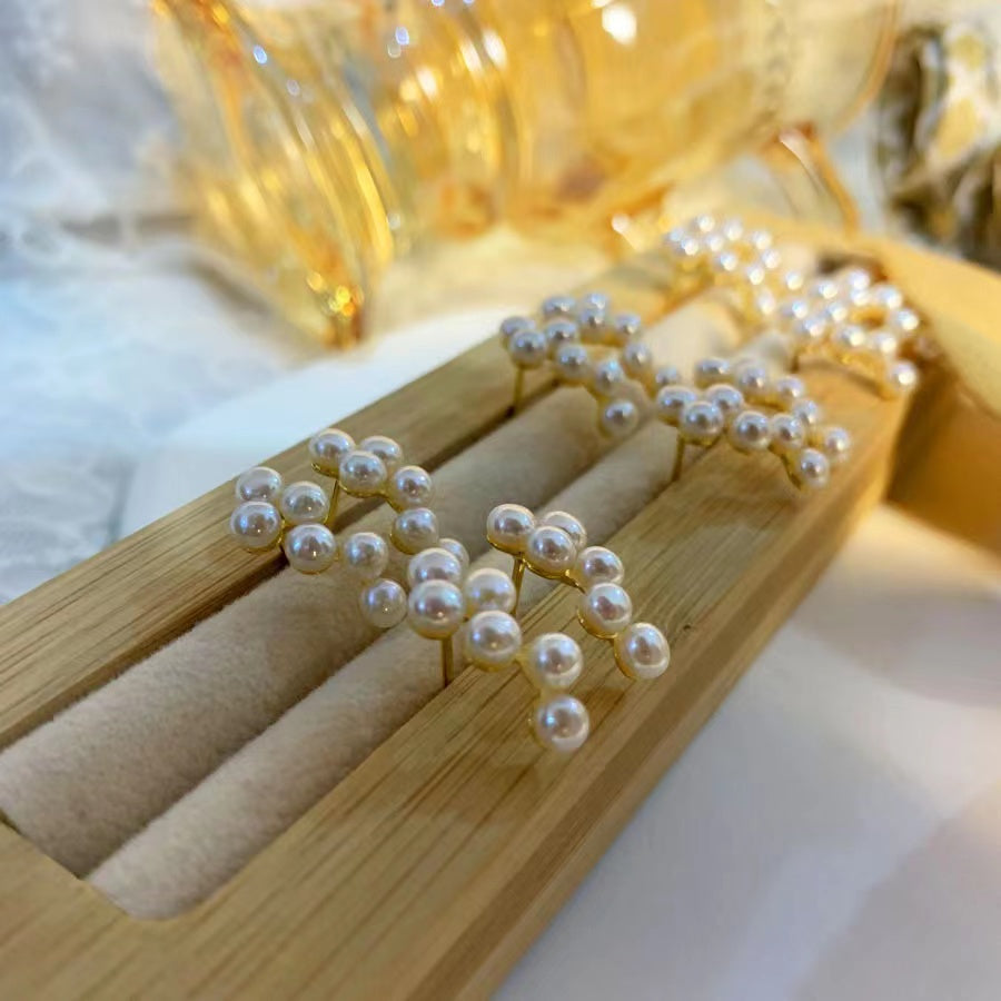 (E005)  Grapelet pearl earring stud