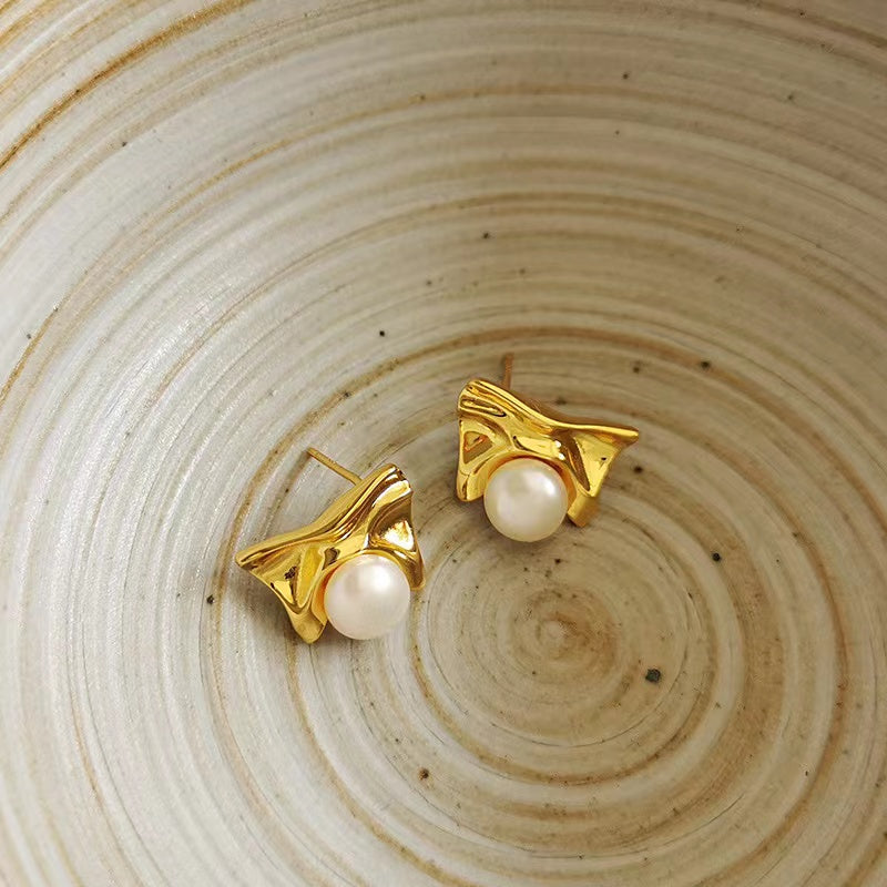 (E004)  Bow-tie earrings