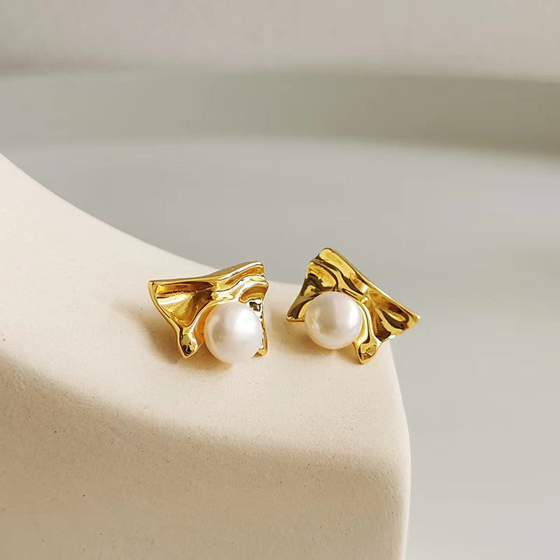 (E004)  Bow-tie earrings