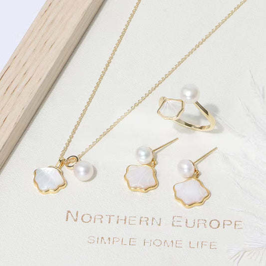 (J016)  White pearl set