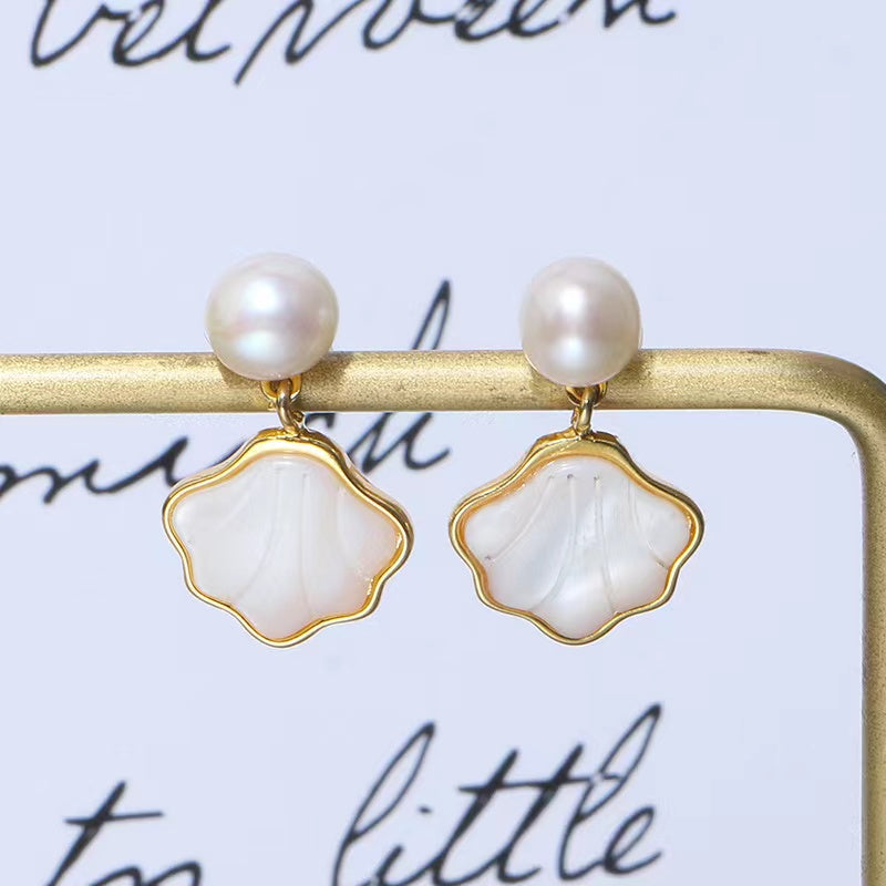 (J016)  White pearl set
