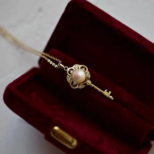 (P027) Pearl Key Pendant