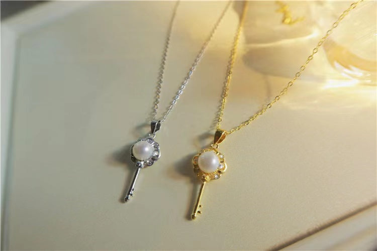 (P027) Pearl Key Pendant