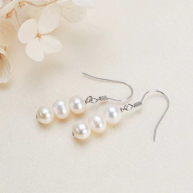 (E021)  Pearl earrings
