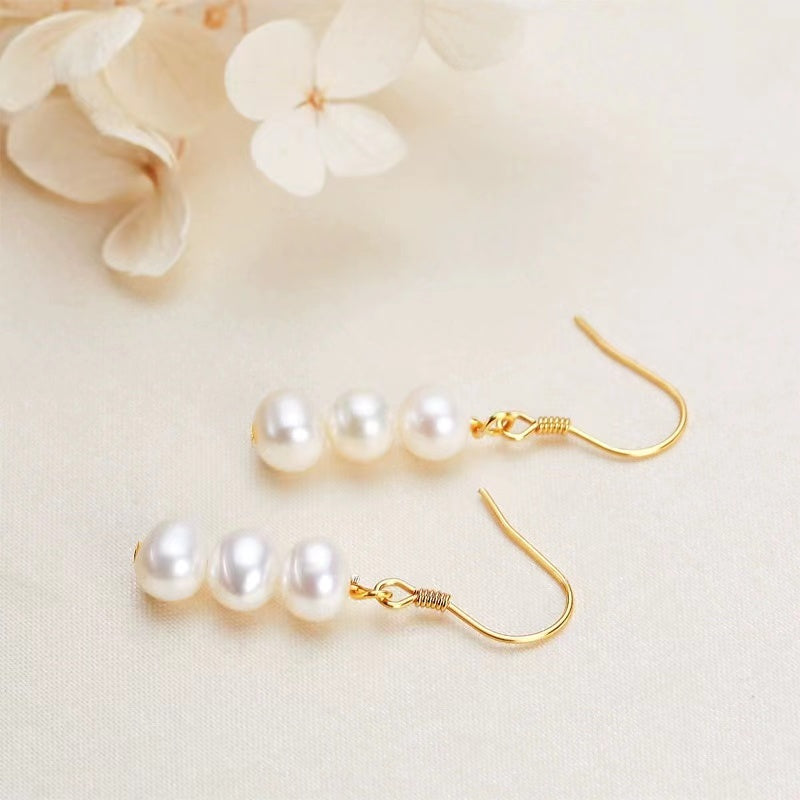 (E021)  Pearl earrings