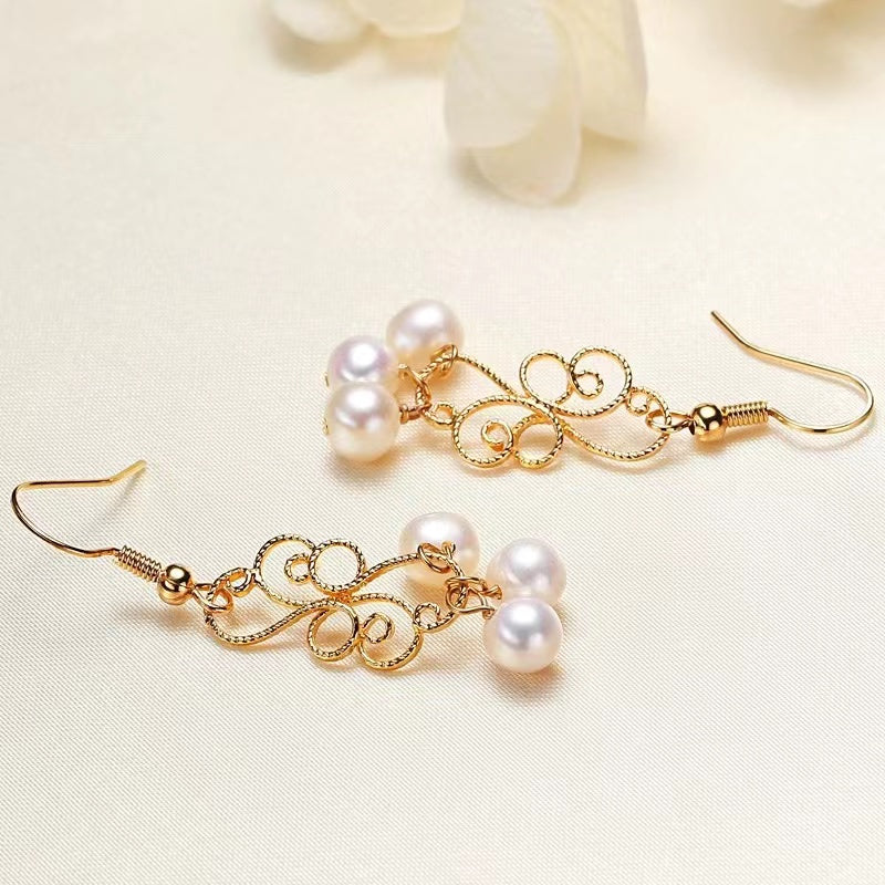 (E022)  Pearl earrings