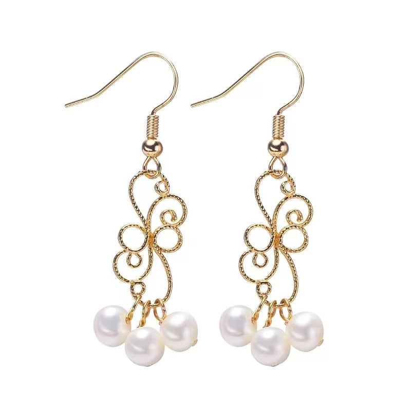 (E022)  Pearl earrings