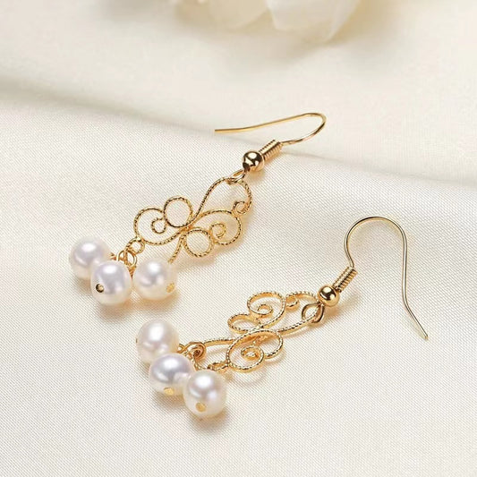 (E022)  Pearl earrings