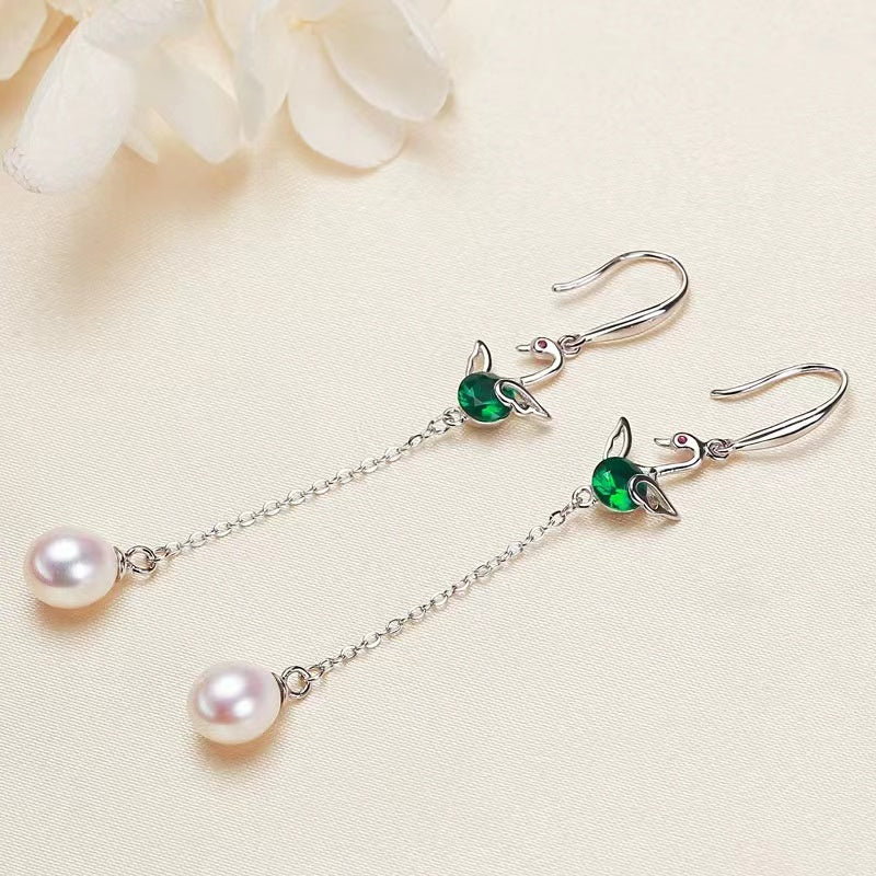 (E024)  Pearl earrings