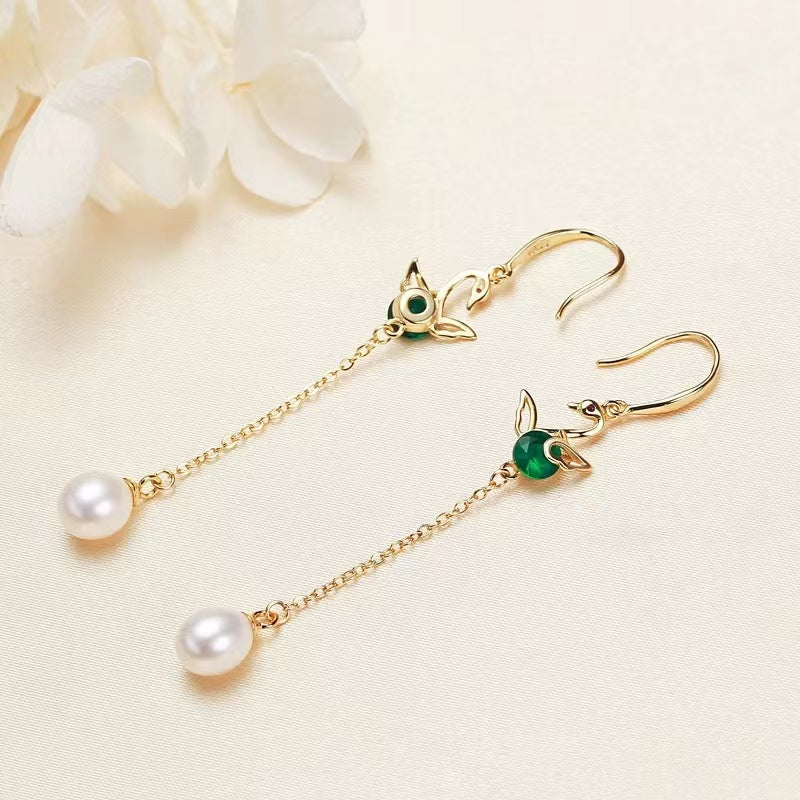 (E024)  Pearl earrings
