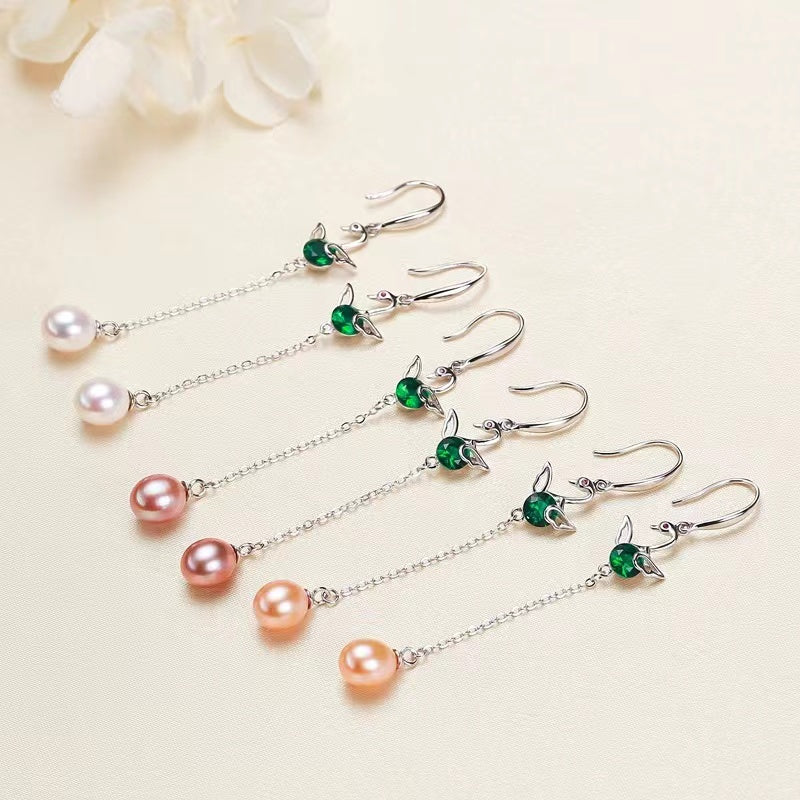 (E024)  Pearl earrings