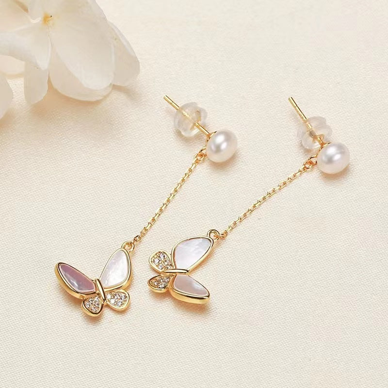 (E025)  Pearl earrings