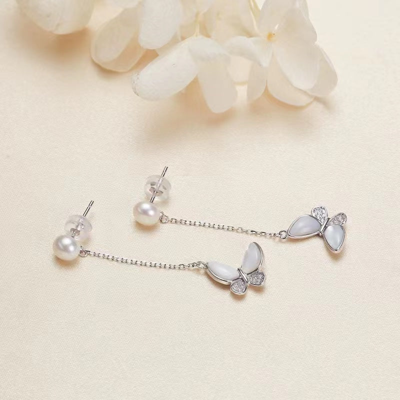 (E025)  Pearl earrings
