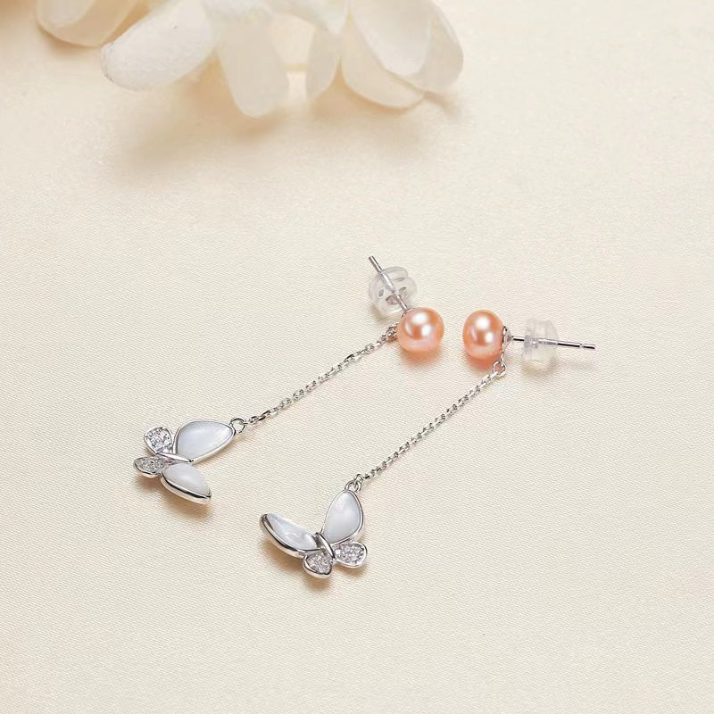 (E025)  Pearl earrings