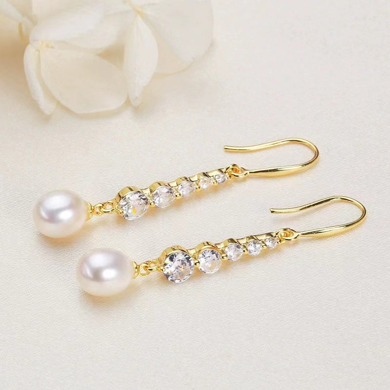 (E026)  Pearl earrings
