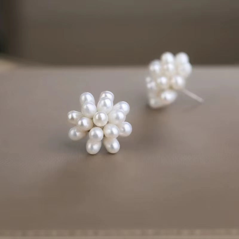 (E027)  Pearl earrings