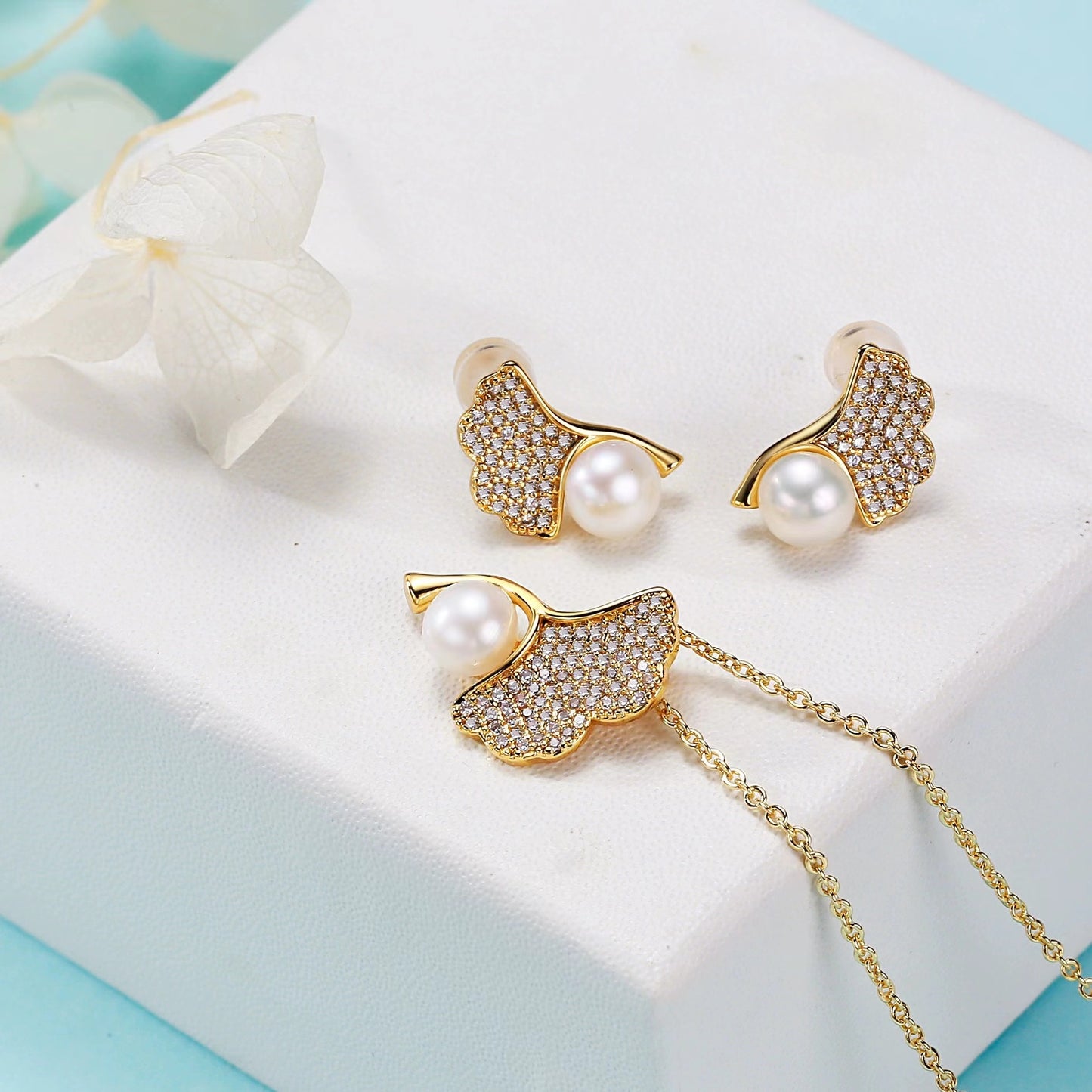 (J044)   Ginkgo leaf  pearl set--Pendant & Earring
