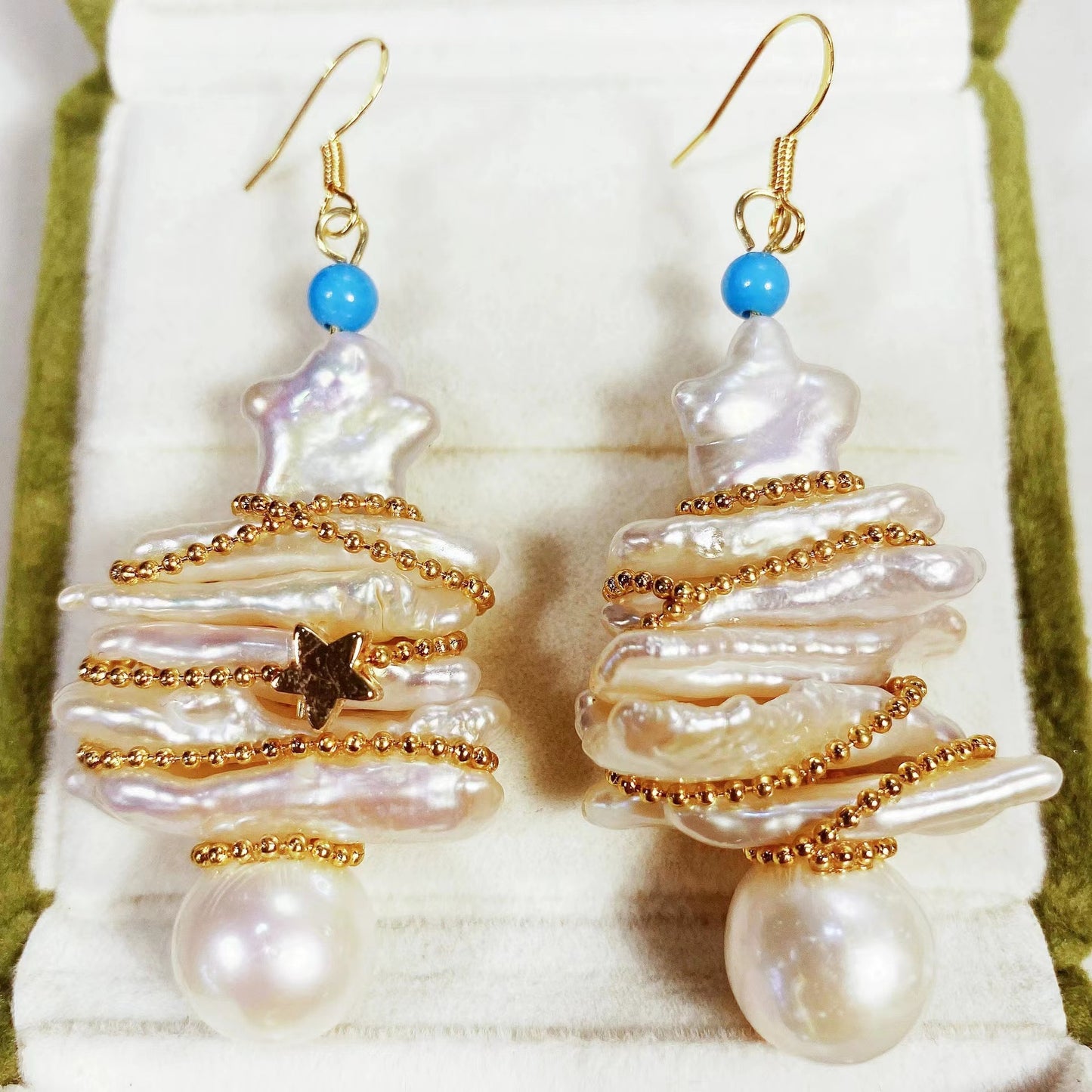 (J058)   Christmas trees baroque pearl