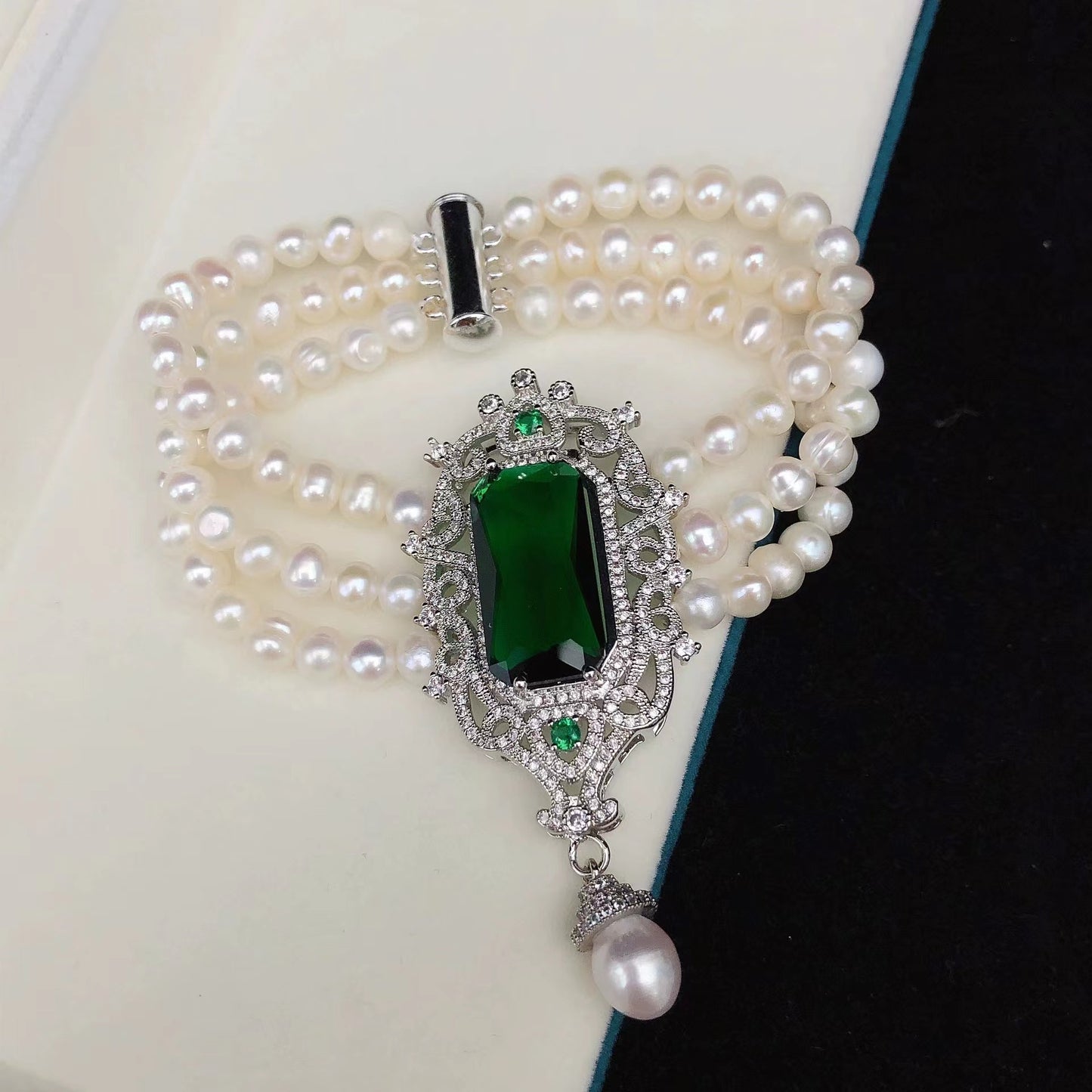 (J018)  Three layers full pearl set