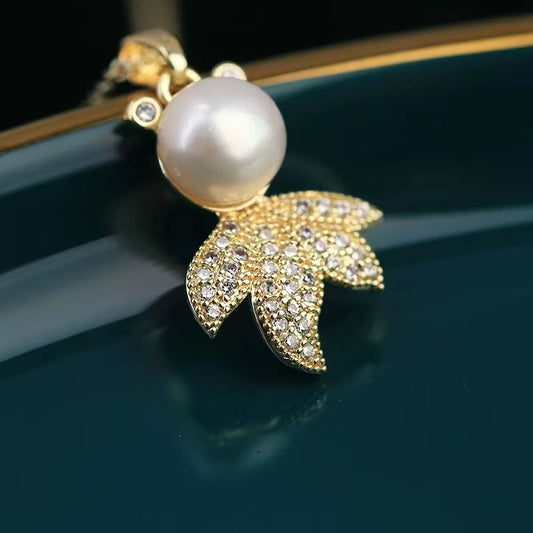 (P029) goldfish Pendant