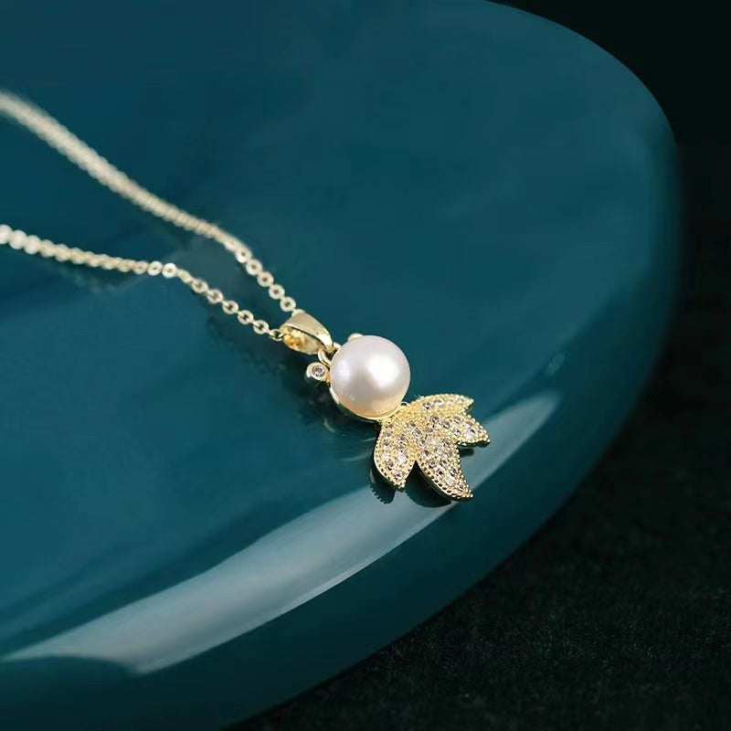 (P029) goldfish Pendant