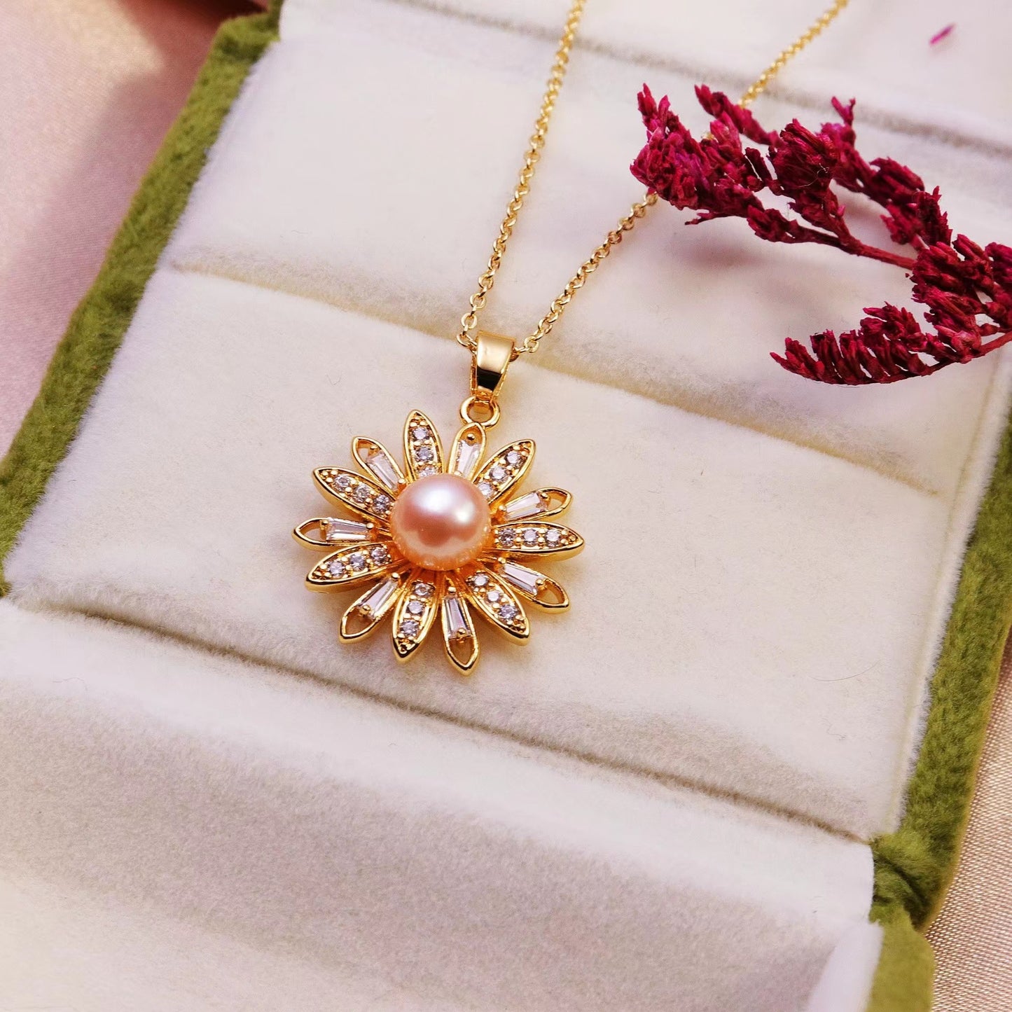 (P077) daisy pearl pendant USD15