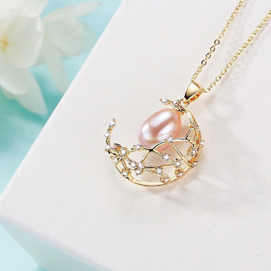 (P020) crescent pearl pendant USD15