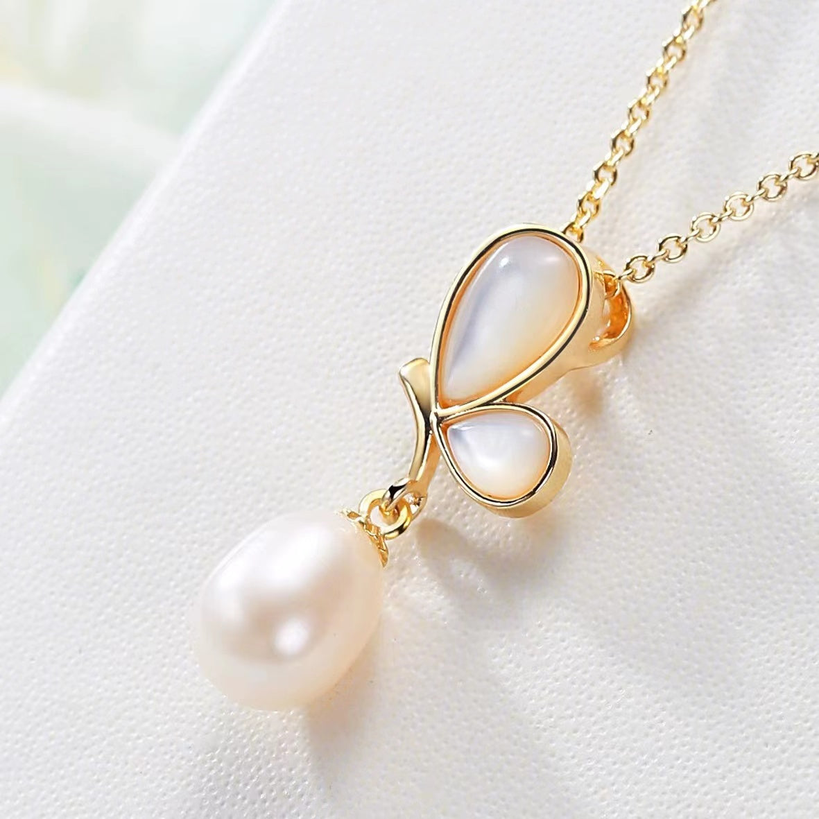 (P019) Butterfly pearl pendant USD15