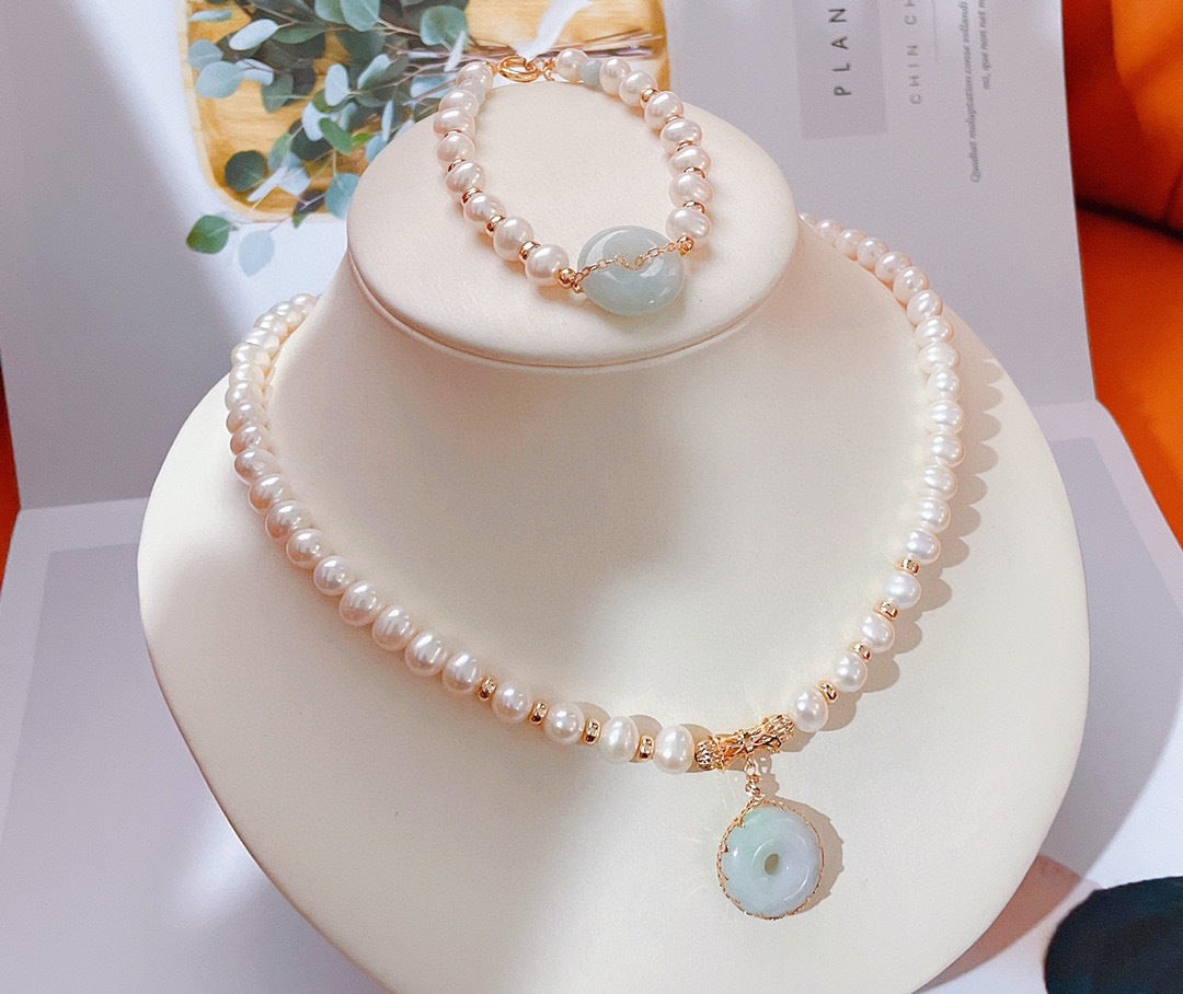 (J046) Jade and  Full pearl set
