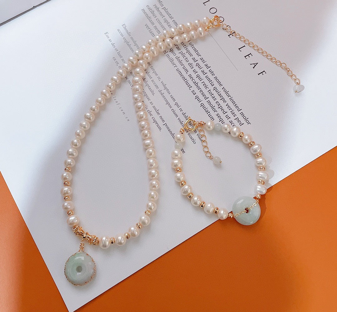 (J046) Jade and  Full pearl set