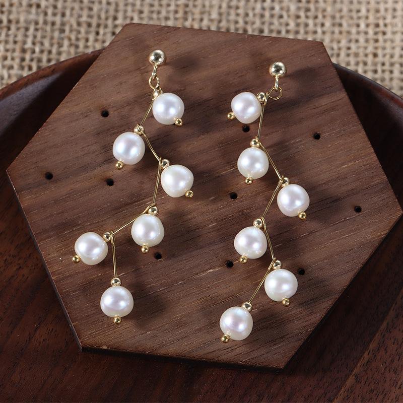 Grape frame shape pearl stud earrings