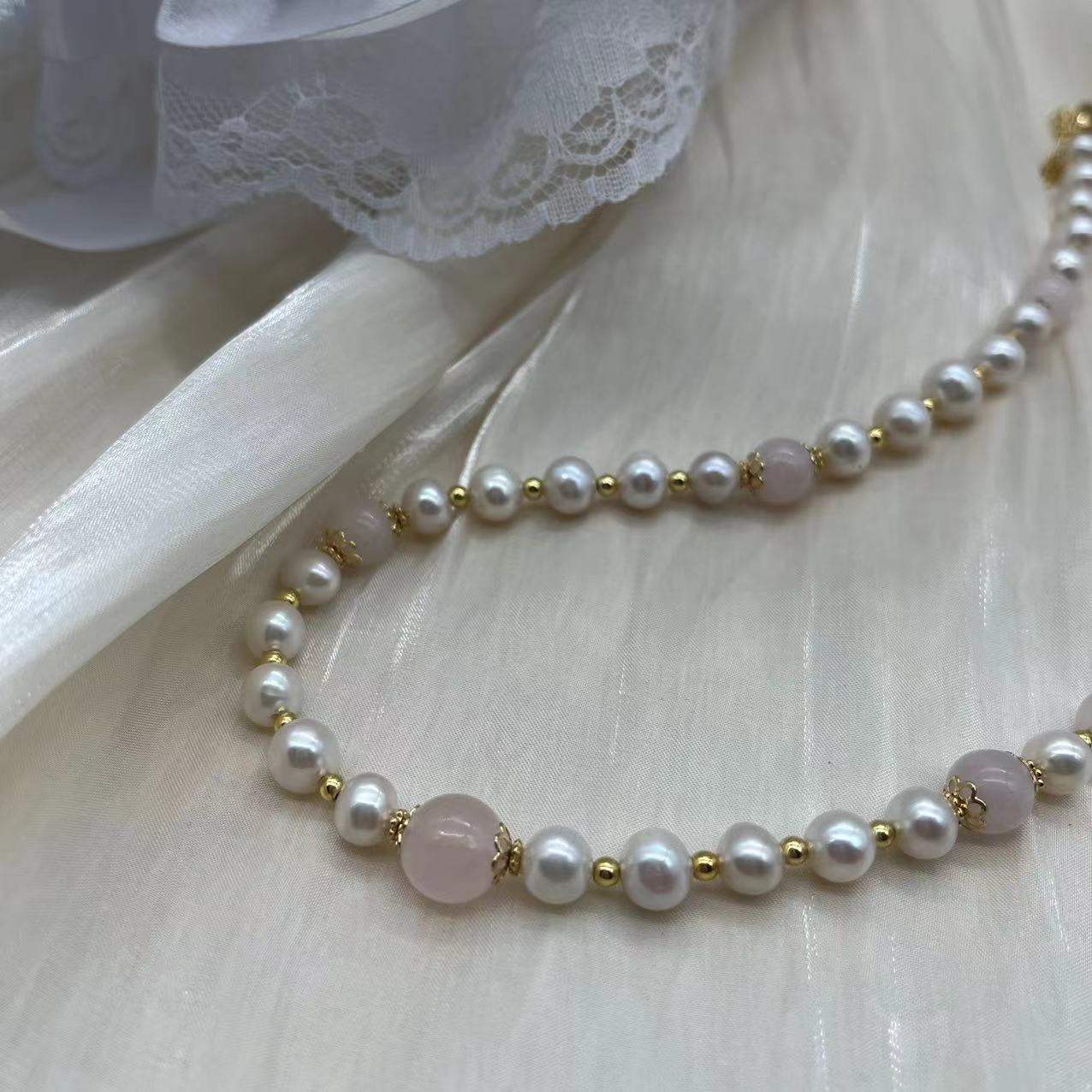 Pink crystal pearl necklace