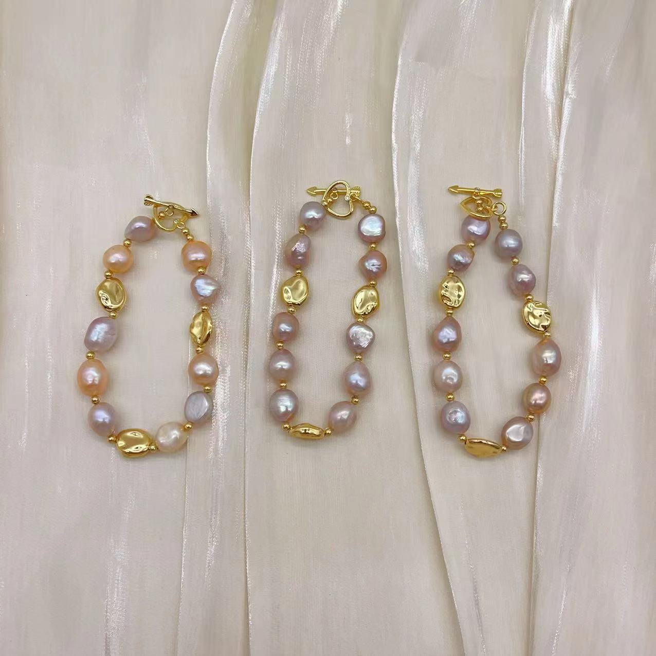 Baroque pearl bracelet