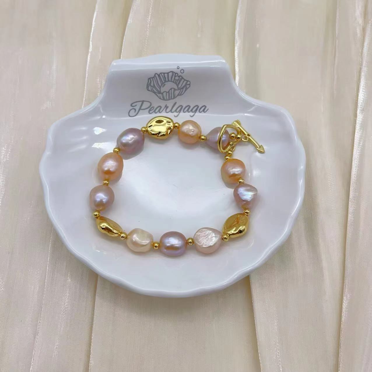 Baroque pearl bracelet