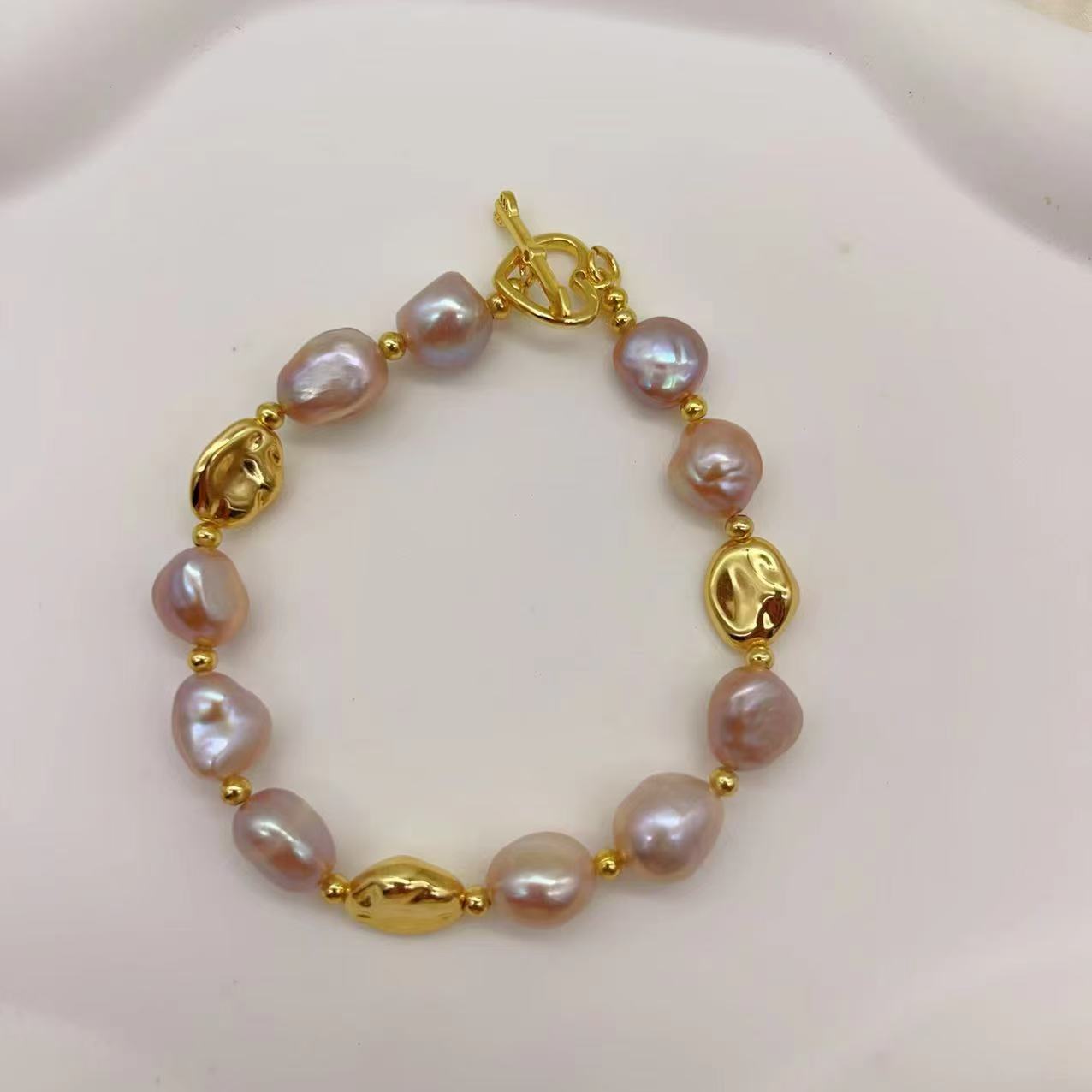 Baroque pearl bracelet