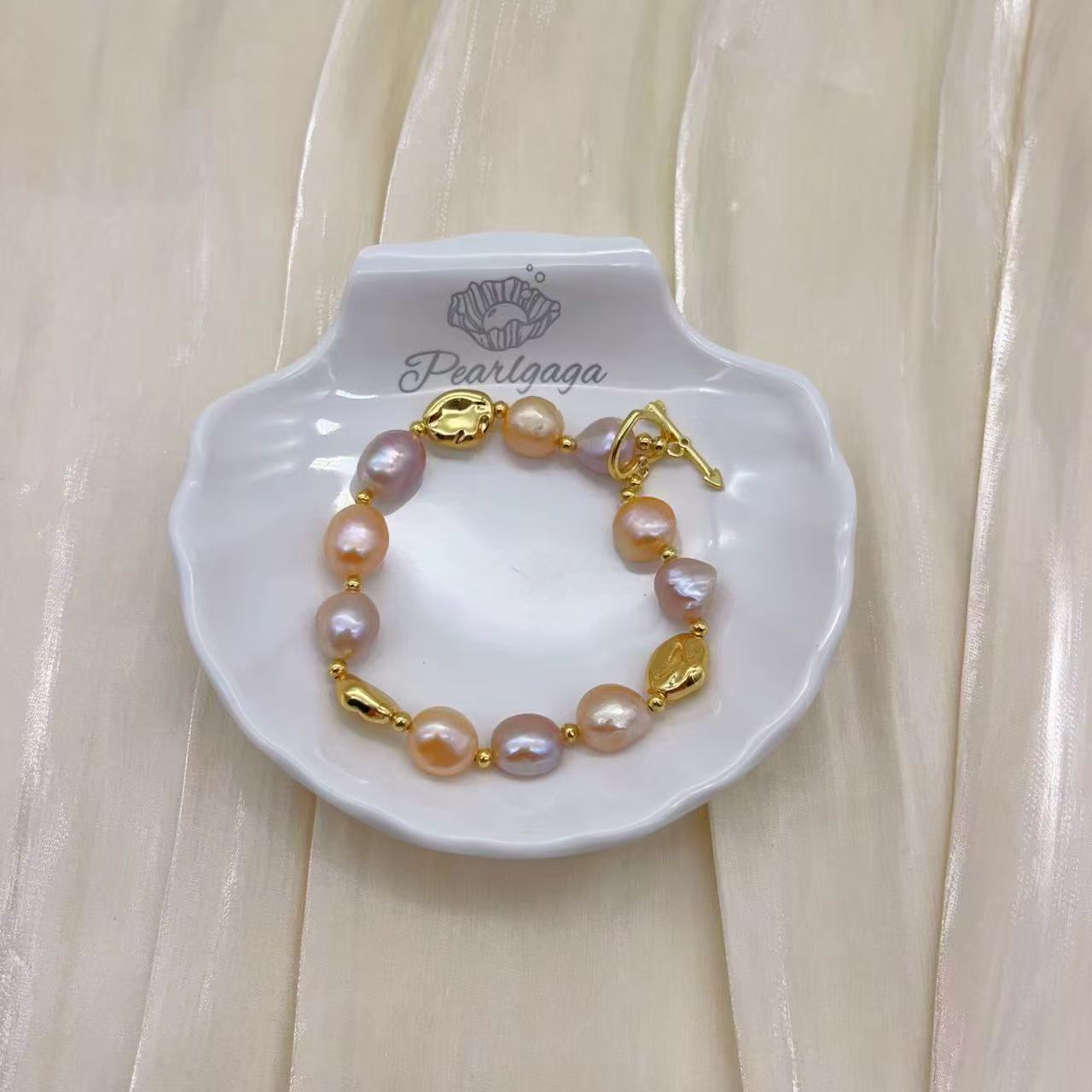 Baroque pearl bracelet