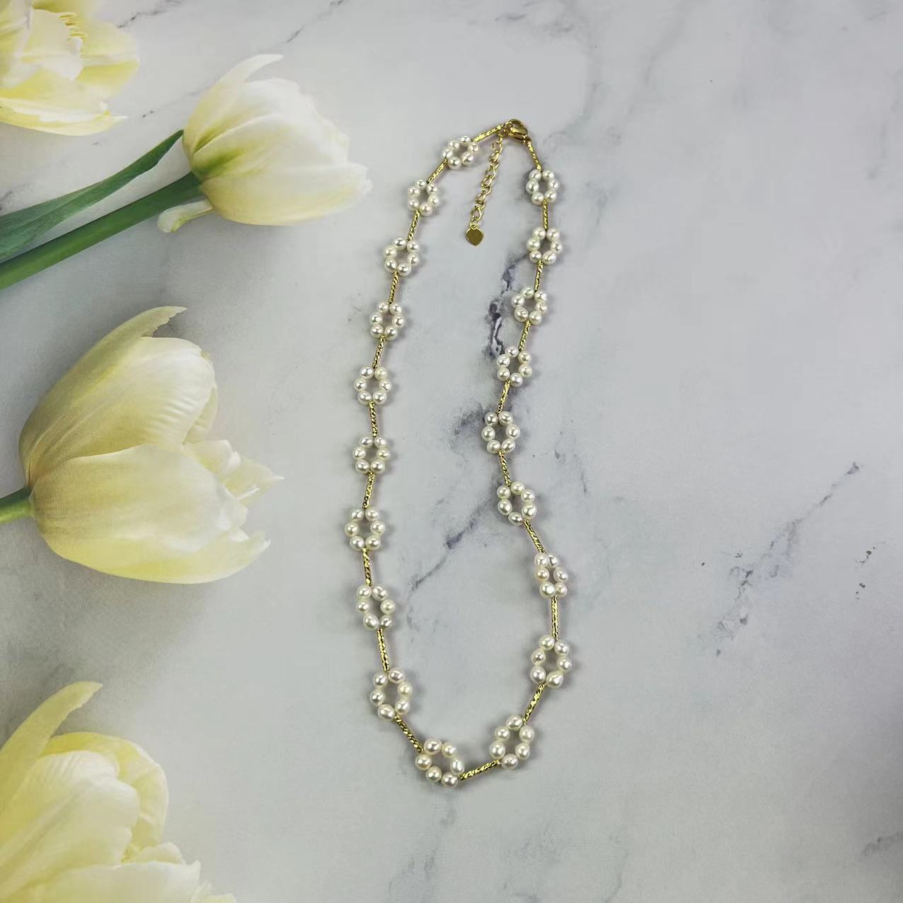 Pearl woven flower necklace