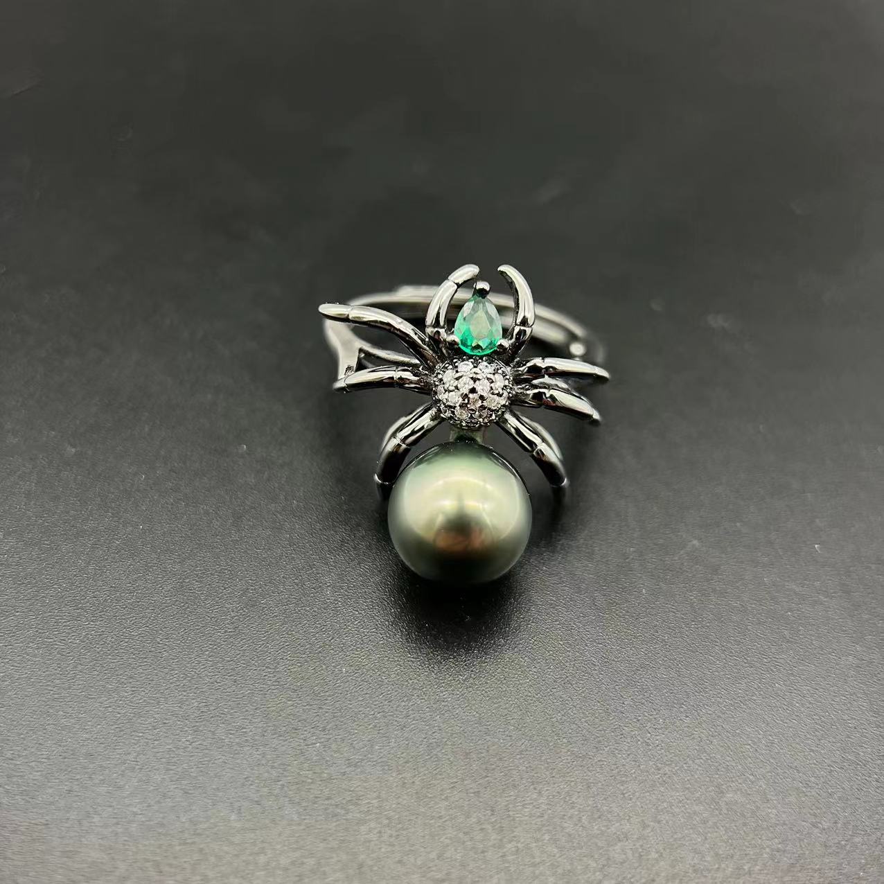 Black S925 silver spider and black Tahitian pearl ring